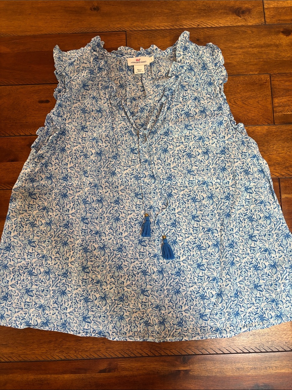 Vineyard Vines Blue and White Floral Tassel Sleeveless Top size L NWOT